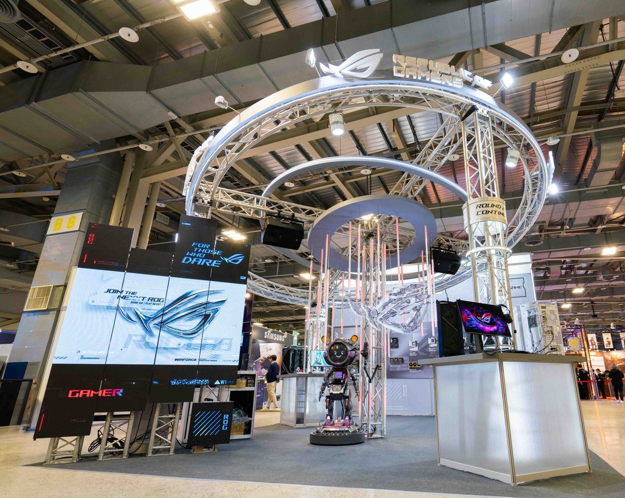 亞洲最大電競盛會「WirForce 2025」熱血開跑！ROG玩家共和國為明年品牌20週年系列慶典提前暖身，攜手英特爾打造電競科技太空站。